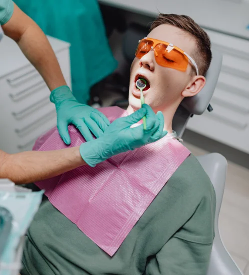 Emergency dentist and patient